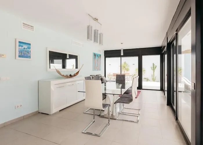 Grand With Pool בית נופש