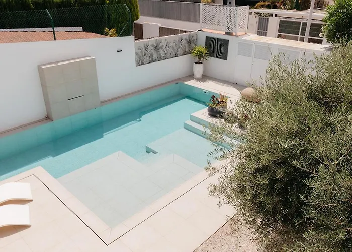 בית נופש Grand With Pool סגונטו