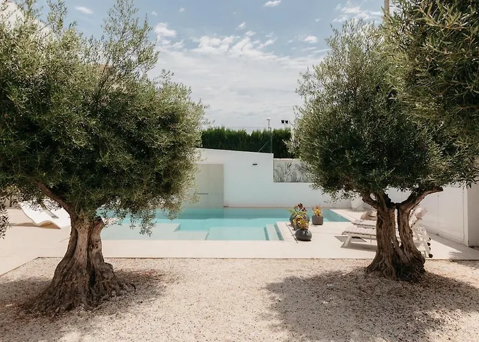 בית נופש Grand With Pool *